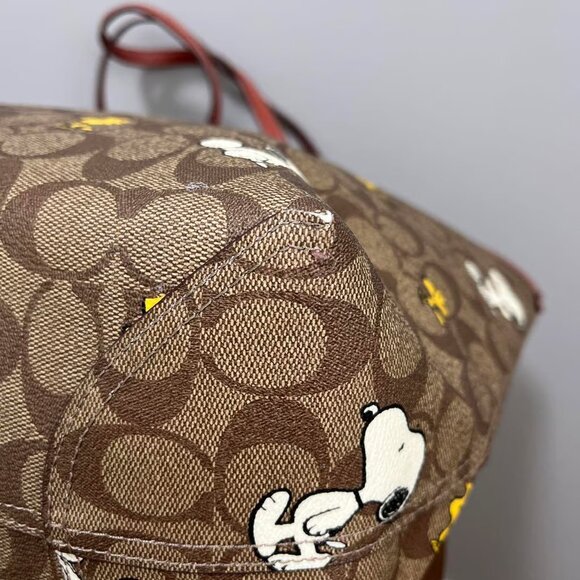 COACH X PEANUTS CITY TOTE IN SIGNATURE CANVAS WITH SNOOPY (CF166) - Picture 7 of 9
